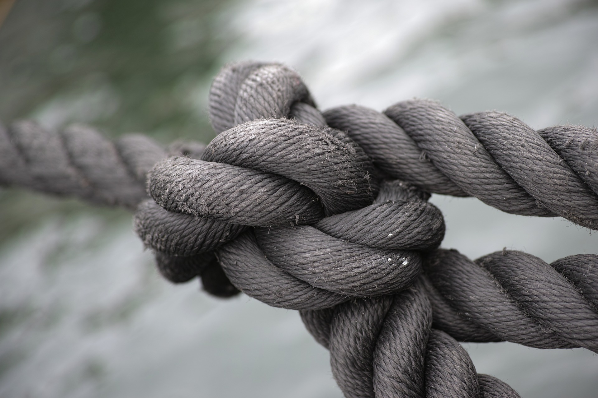 A thick rope knot represents strength - Bill Munn Management Coaching